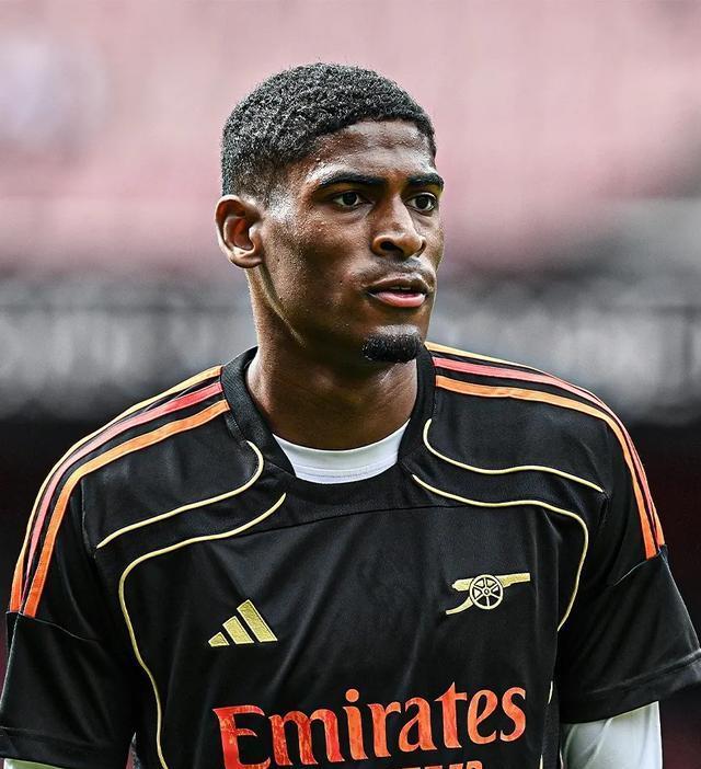 AA, 人意料地梅, 万新援沦为 AA, 人意料地梅, 万新援沦为